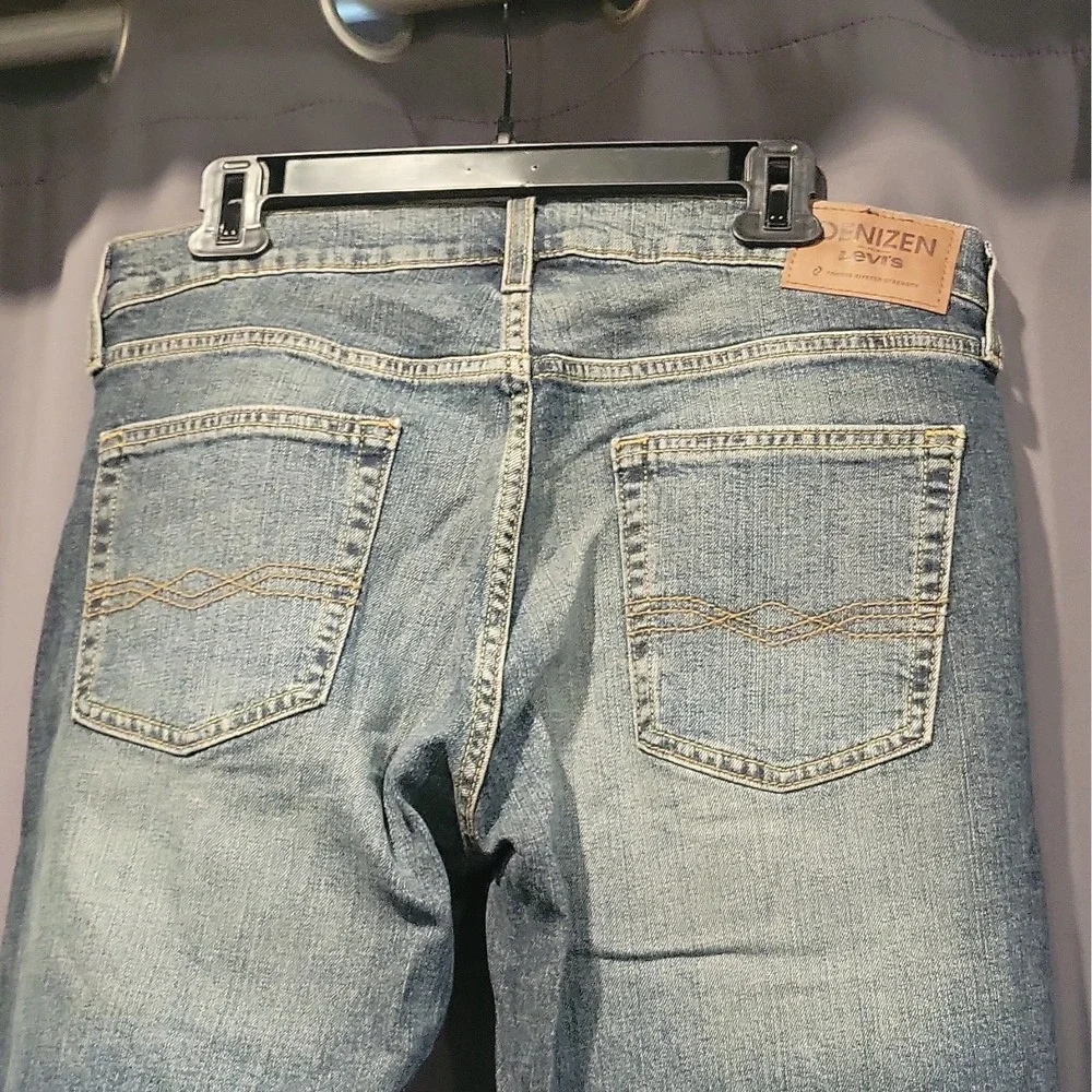 Denizen from Levi's Men's Blue Light Wash Straight Fit Stretch Jeans